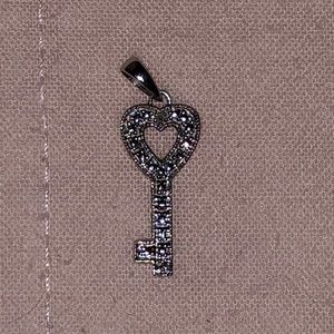 Key To My Heart pendant - white gold